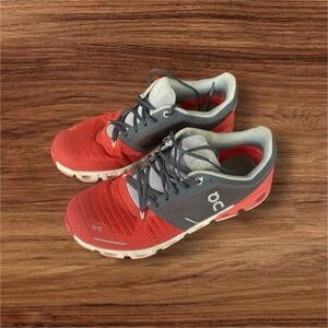 On Cloud Cloudflyer Mens Size 9 Running Shoes Sneakers Red Grey